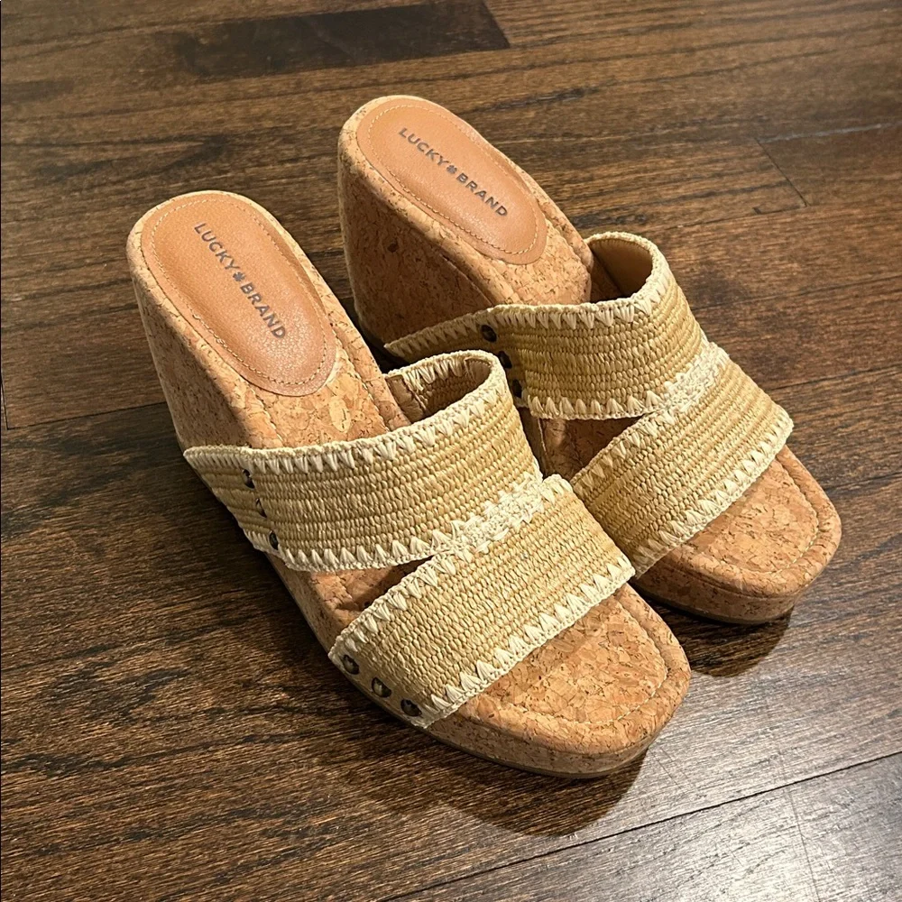 Lucky Brand Women’s Tan Wicker Wedge Sandals Size 9